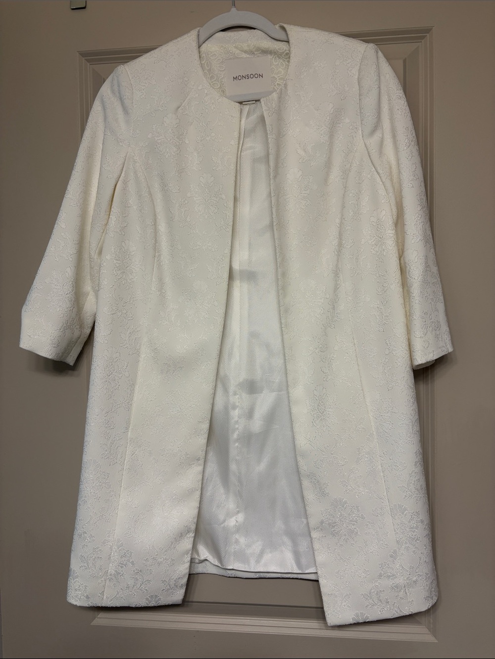 Monsoon Cream Embossed Open-Front Coat NWOT size 4